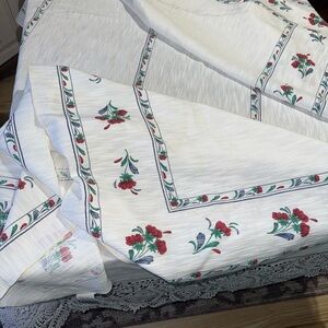 Vintage Lenox linen poppy and blue Floral Patterned Tablecloth